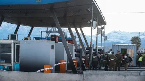 Detienen a dos sujetos que pinchaban neumáticos de vehículos para asaltar a turistas en peaje de la Ruta Los Libertadores