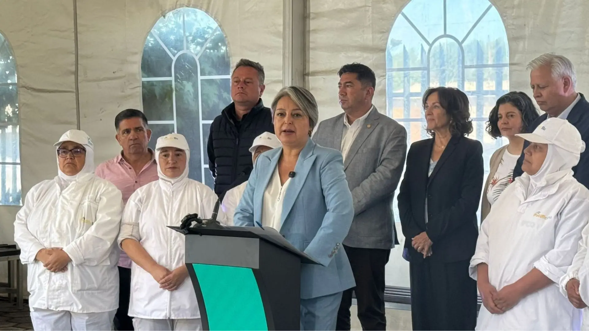 Jeannette Jara llega a Talcahuano a descartar “fake news” sobre su postura frente a la pesca industrial