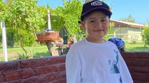 Pesar por muerte de Martín, niño de 9 años con cáncer: Su madre caminó desde Valdivia hasta Santiago para recaudar dinero