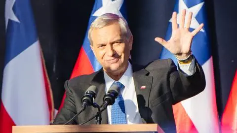 Sin vidrio y con mención a Concepción: El primer discurso del presidente electo José Antonio Kast