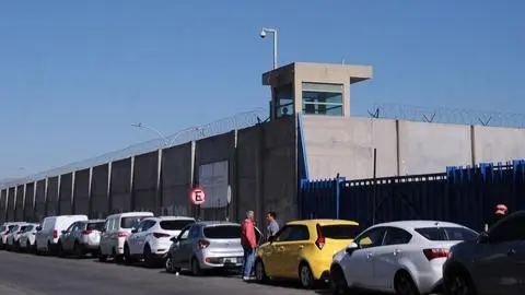 Cómo operan los servicios sexuales en Santiago 1: Gendarmes ofrecían “gatitas” y solicitaban pagos a parejas de internos