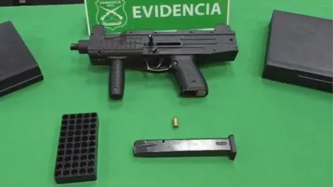 Carabineros detiene a mujer por infracción a la Ley de Control de Armas tras sufrir violento robo en El Bosque