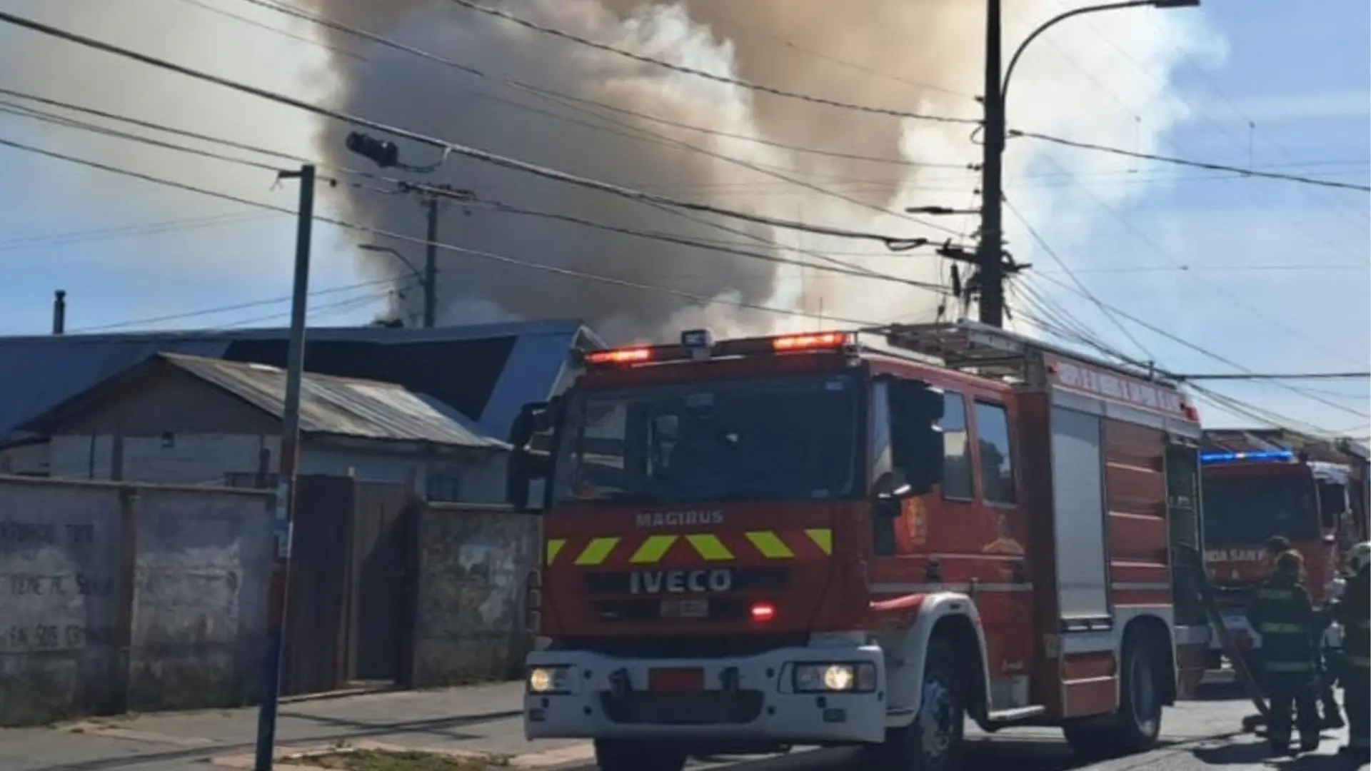 Incendio en Boca Sur deja cuatro viviendas afectadas y una persona fallecida