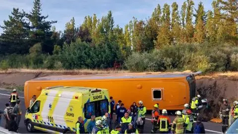 Bus que se dirigía a Concepción vuelca en Ruta 5 Sur: hay al menos 20 heridos