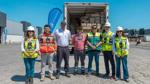A seis días de su apertura: Más de 50 camiones con donaciones llegan al centro de acopio Camanchaca Rocuant