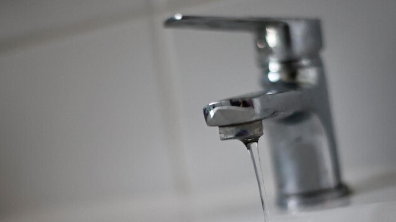 Anuncian corte de agua potable en Tomé tras emergencia que involucra a contratista de Essbio