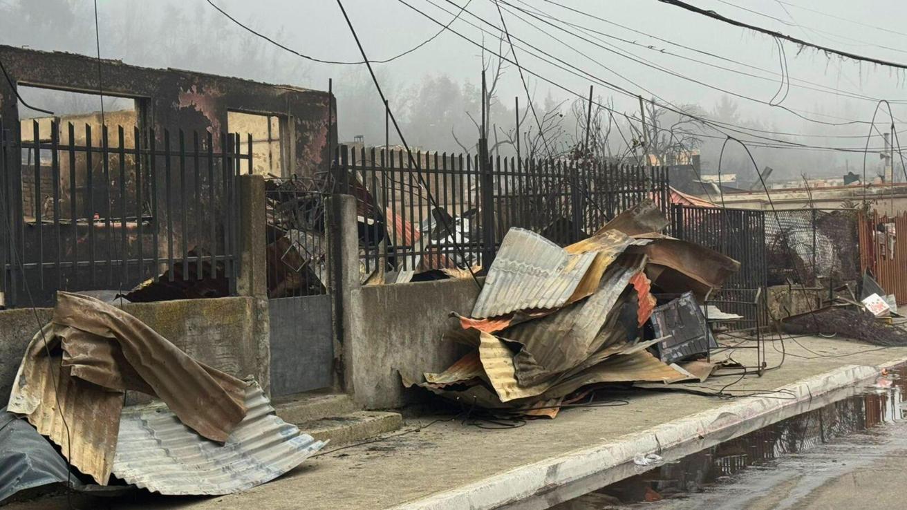 Autoridades establecen puntos para botar escombros tras incendios forestales en el Biobío