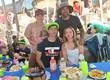 “Estuvimos casi al borde de la muerte”: Matías celebra su cumpleaños junto a sus seres queridos entre los restos de su hogar