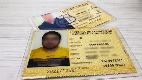 Detienen a sujeto que vendía licencias de conducir falsas en el frontis de una municipalidad