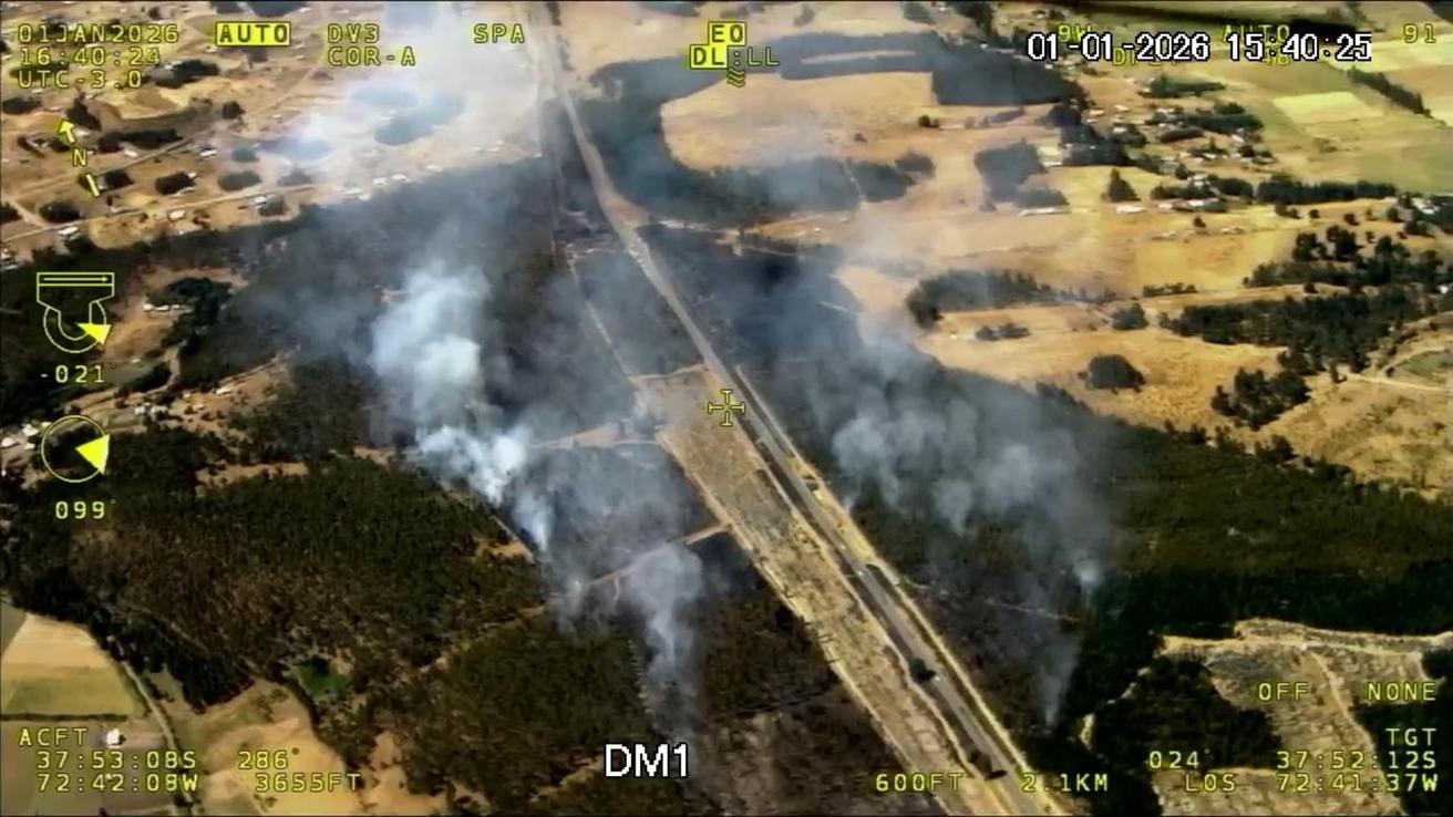 CMPC desplegó 12 aeronaves y 174 brigadistas para controlar incendios forestales en Angol y Lumaco