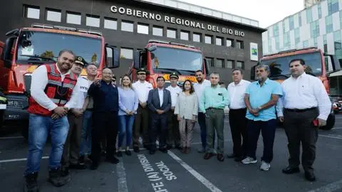 Gore Biobío fortalece operatividad de Bomberos entregando ocho nuevos carros