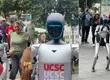 Robot humanoide de la UCSC encanta a penquistas en la plaza de la Independencia en Concepción