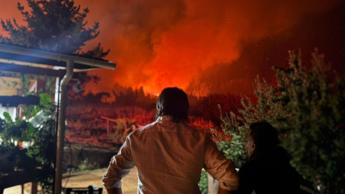 Incendio forestal en Ránquil continúa en combate tras arrasar más de 1.600 hectáreas y afectar a más de 15 estructuras
