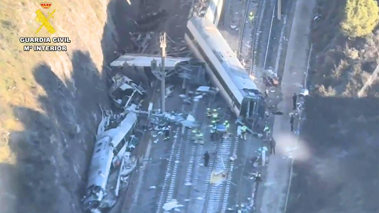 Descarrilamiento y choque de trenes deja 39 muertos y más de 100 heridos en España
