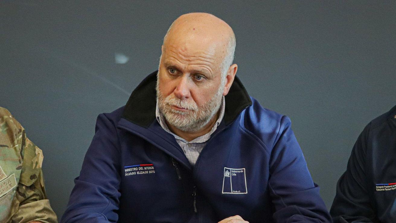 Ministro Elizalde tras denuncia de hijo de gásfiter fallecido en La Moneda: “Es entendible el dolor”