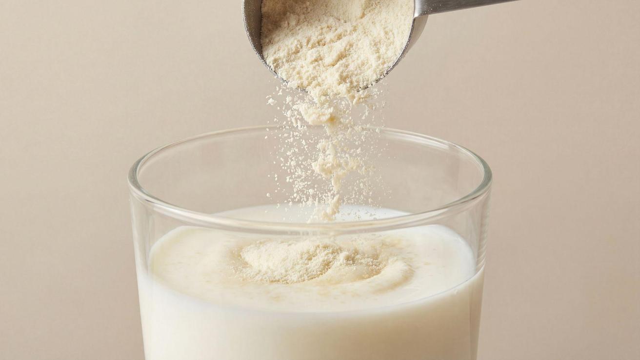 Alerta por leche en polvo contaminada que podría generar vómitos: reportan más de 80 casos en Chile