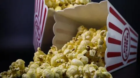 Popular cine ofrecerá promoción especial de palomitas: Puedes rellenar incluso una maleta