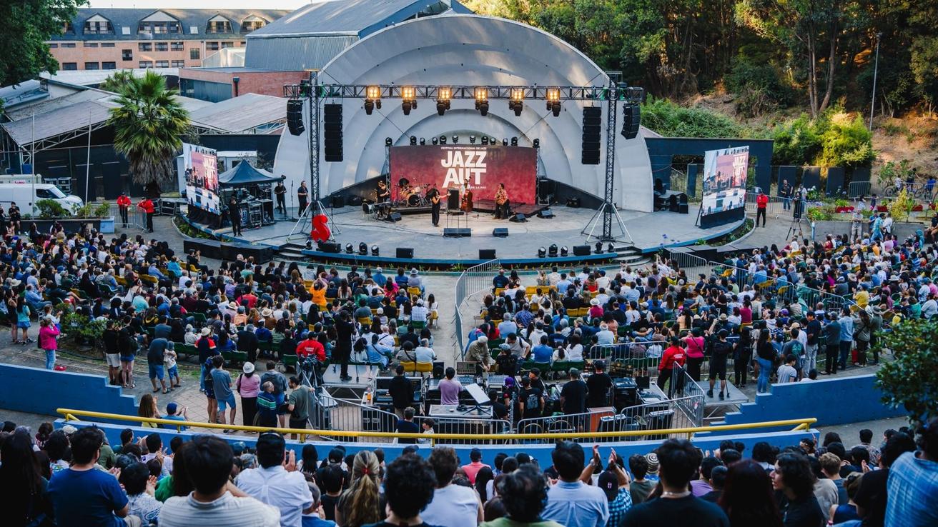 Anfiteatro de San Pedro de la Paz vuelve a la vida con 20 mil asistentes en el Jazzaut