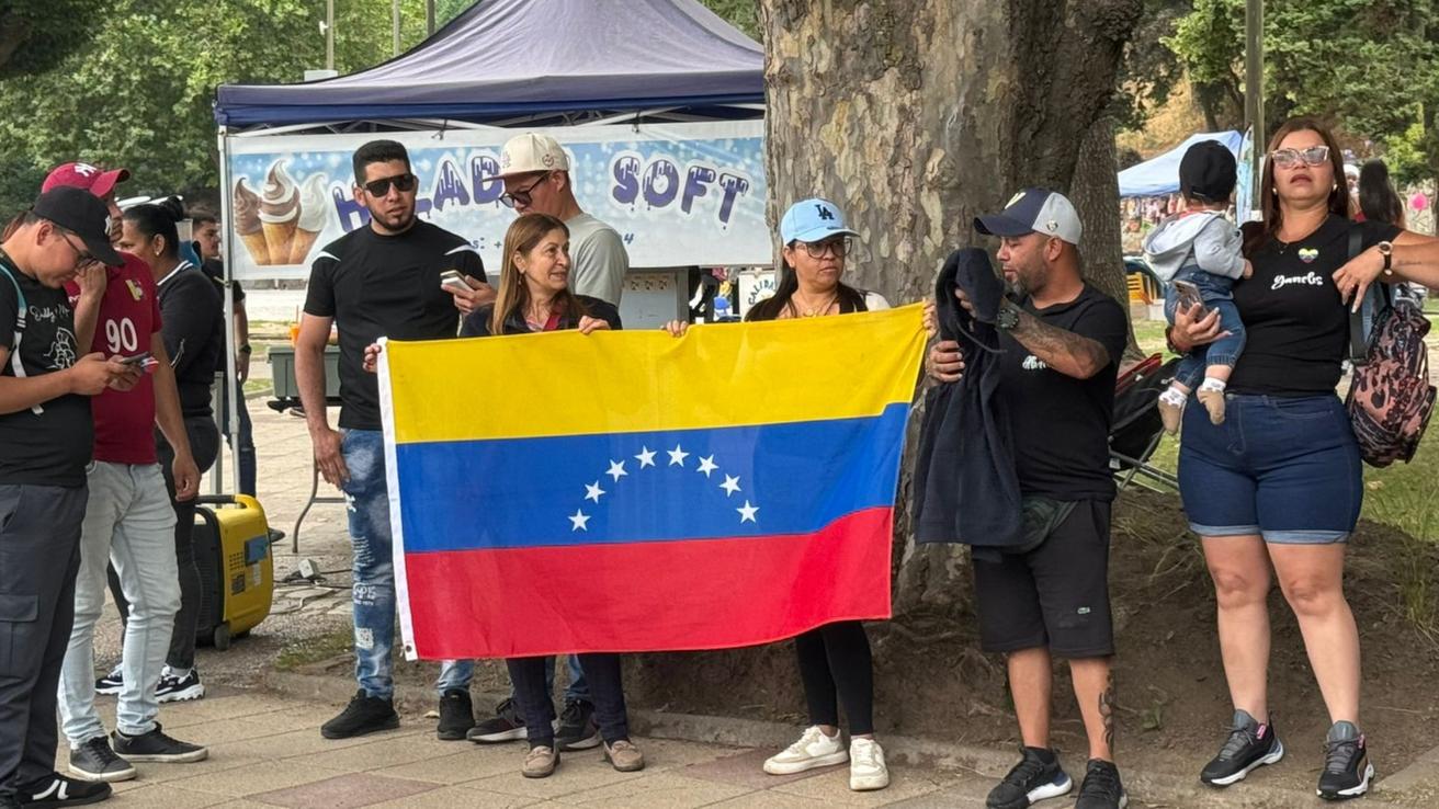 “Voy a regresar a mi país”: La decisión de múltiples venezolanos en Concepción durante celebración tras caída de Maduro