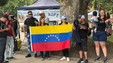 “Voy a regresar a mi país”: La decisión de múltiples venezolanos en Concepción durante celebración tras caída de Maduro