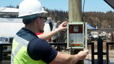 CGE avanza en conexión de clientes en “zona cero” de incendios forestales en la región del Biobío