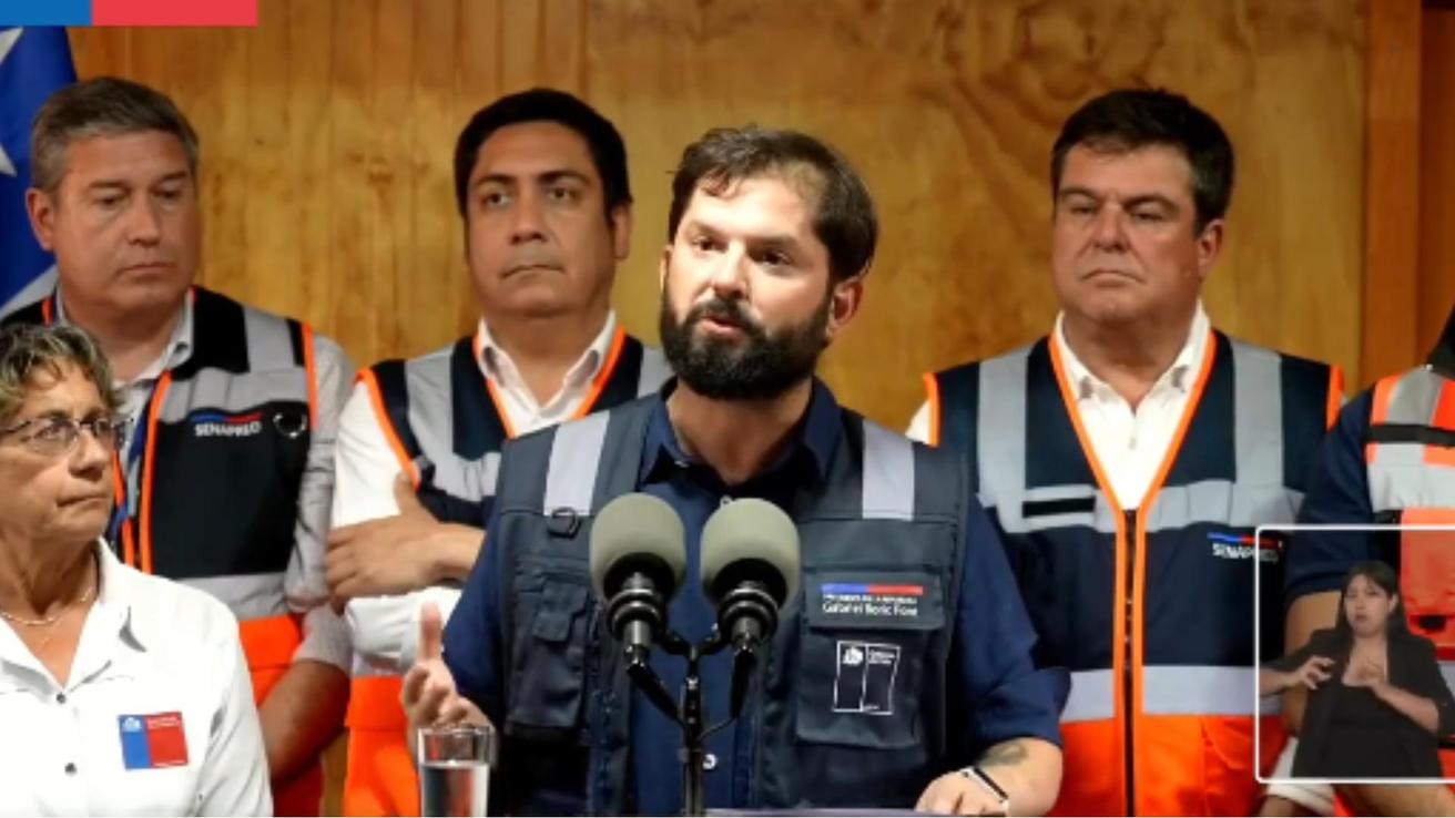 Boric confirma 70 detenidos por incendios en La Araucanía y advierte riesgo de mayor propagación