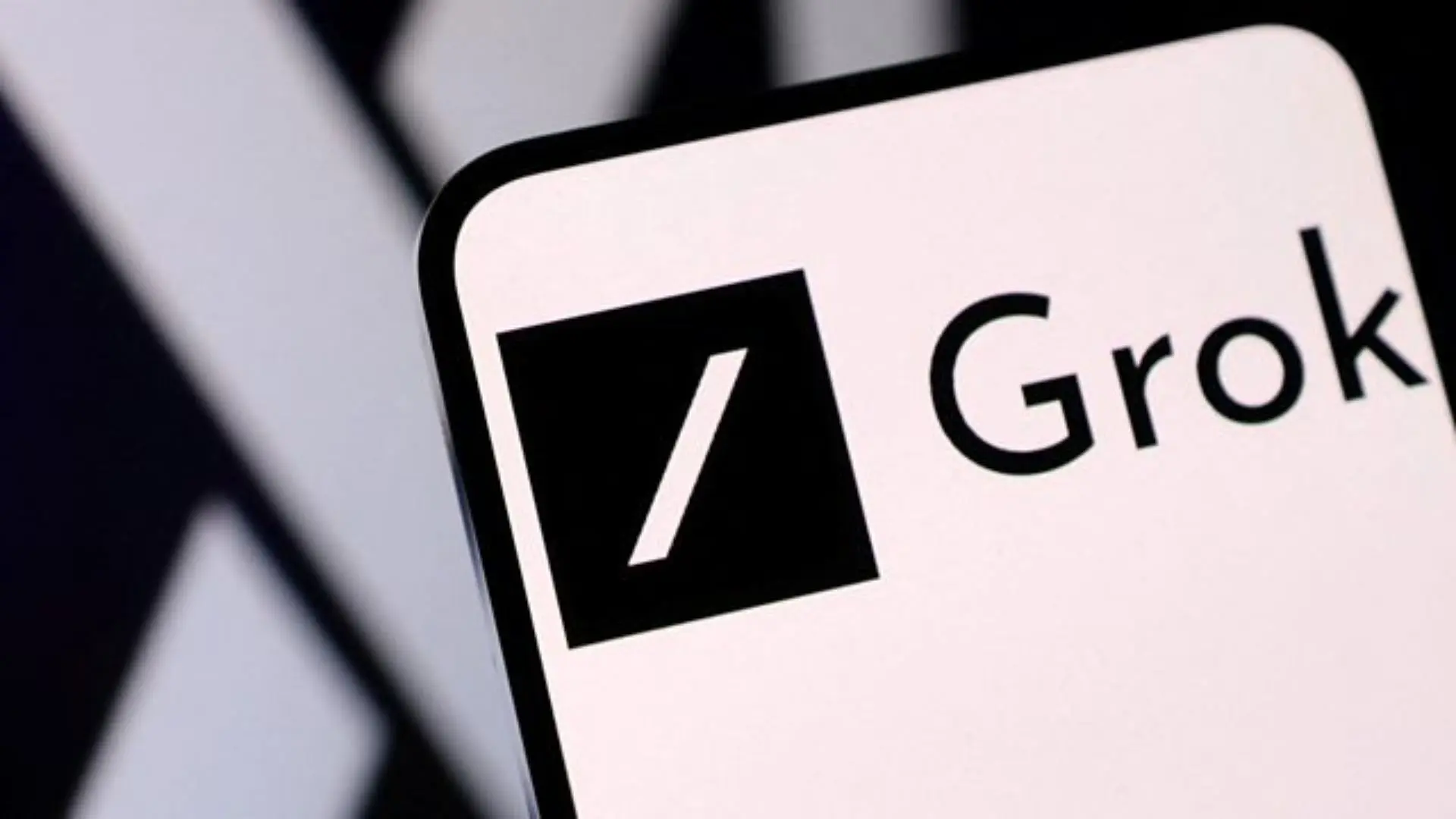 Usuarios de X usan Grok para desvestir digitalmente a mujeres y niños