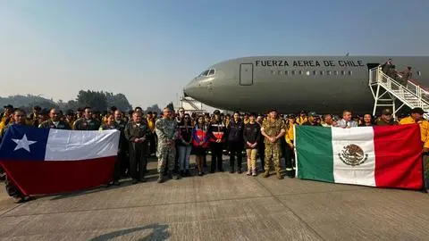 Quiénes son los 140 brigadistas mexicanos que combatirán los incendios forestales en el Biobío