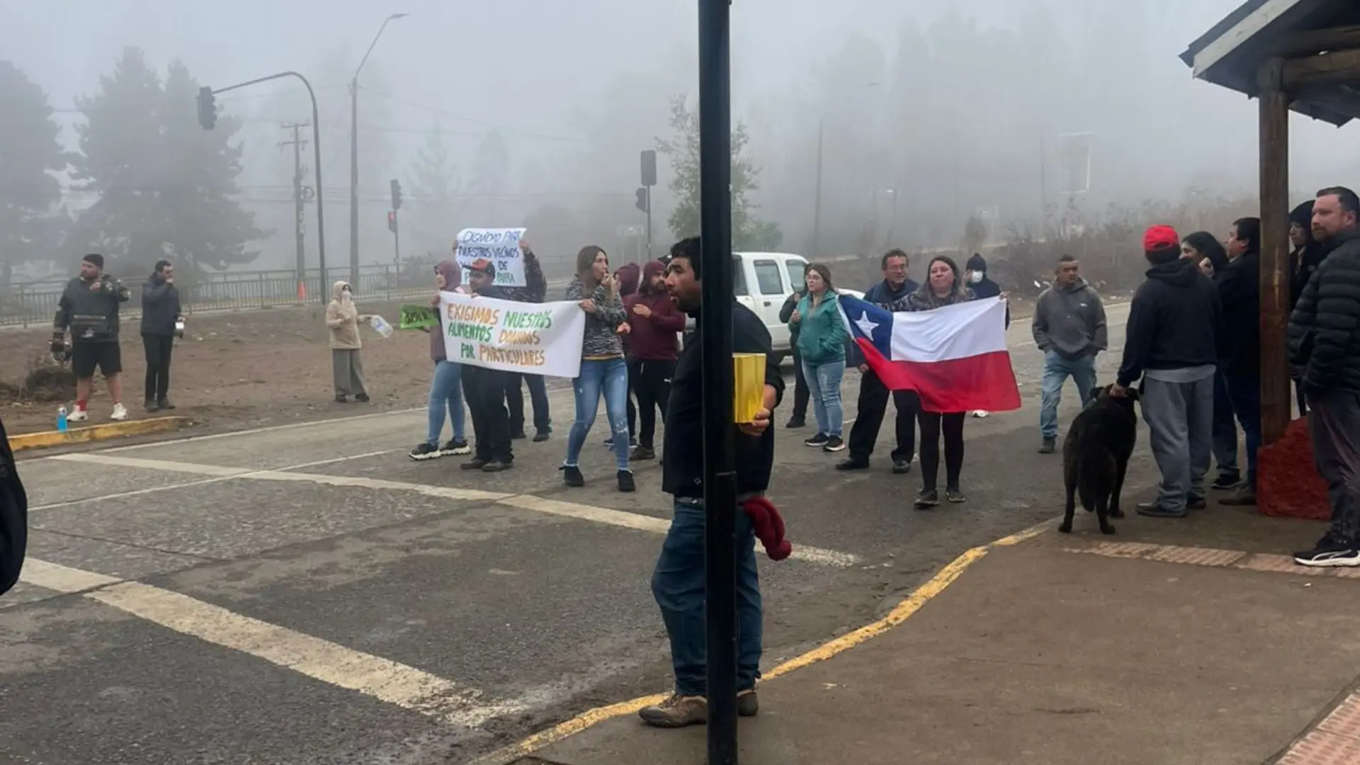 Vecinos de Punta de Parra se manifiestan por traslado de ayudas tras incendio forestal