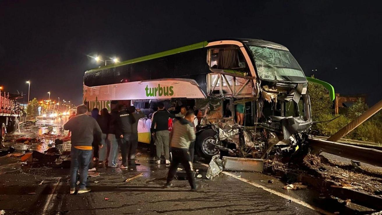 Dos fallecidos deja accidente de tránsito que protagoniza bus en La Araucanía