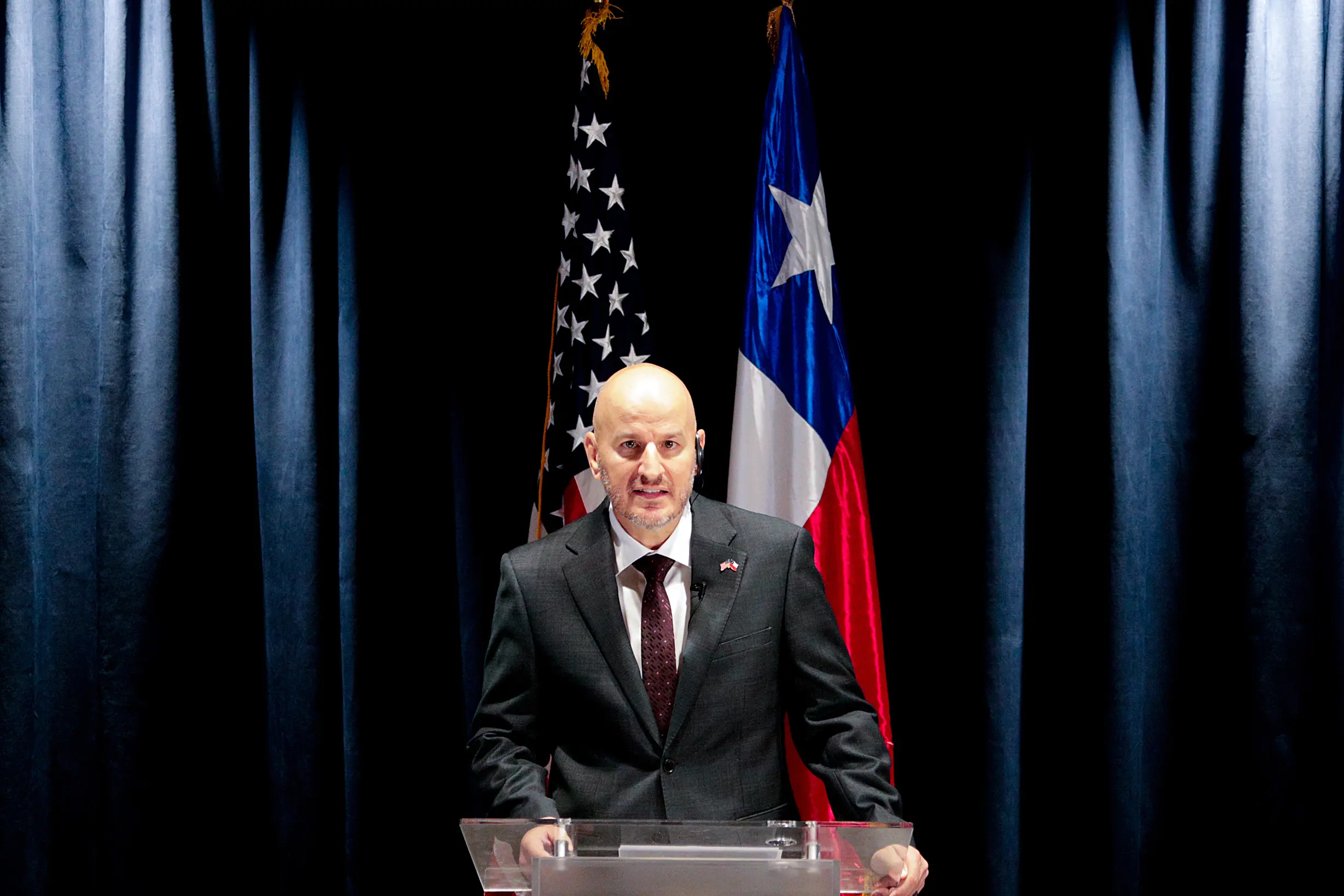 Embajador de Estados Unidos en Chile: “Nadie tiene el derecho de una visa”