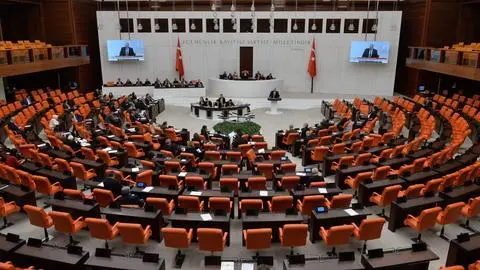 Polémico nombramiento de ministro de Justicia termina con una gresca en el Parlamento turco