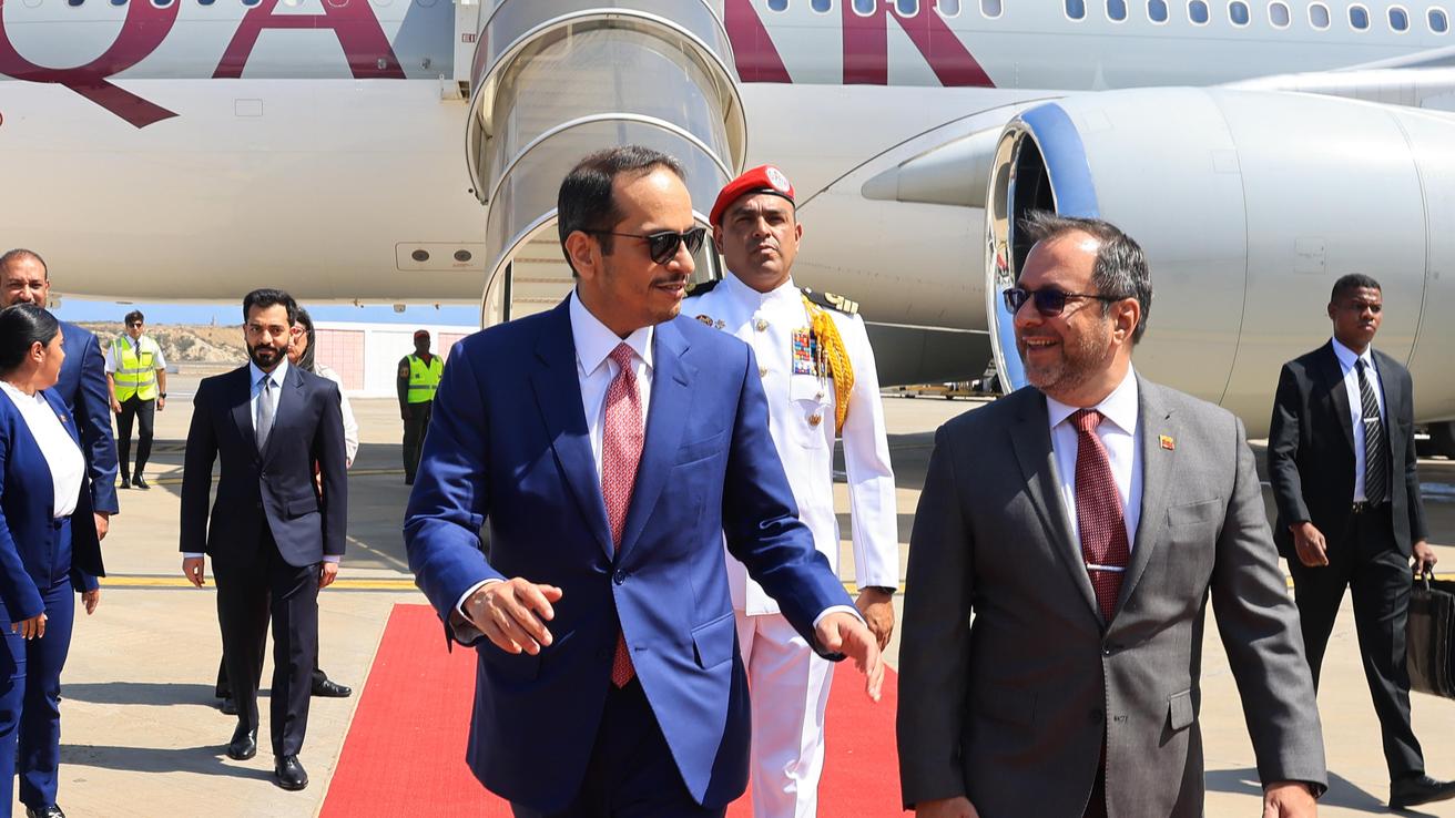 Venezuela readmite vuelos extranjeros y recibe visita oficial del primer ministro de Catar