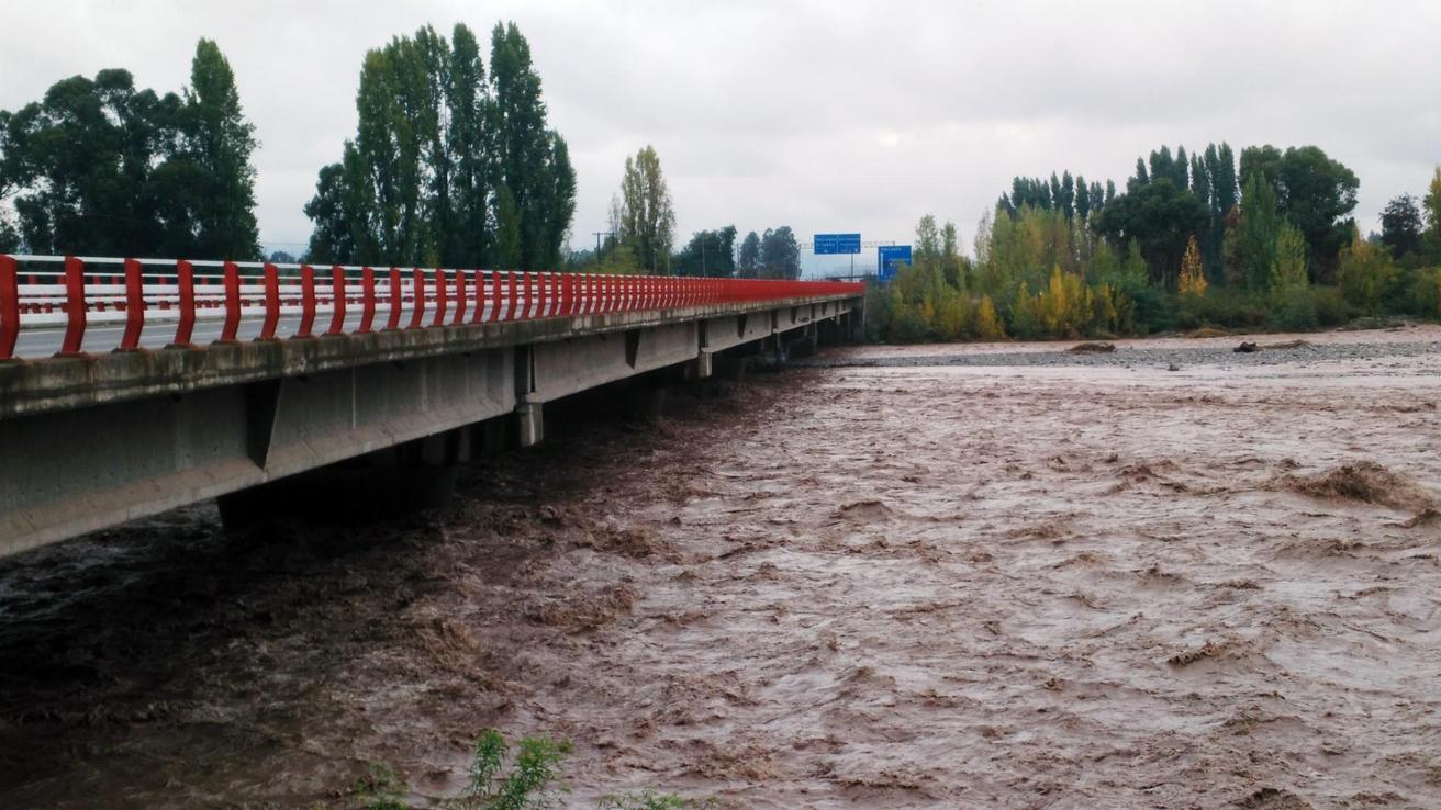Tragedia en paseo familiar: Una mujer y dos menores desaparecidos en río Tinguiririca
