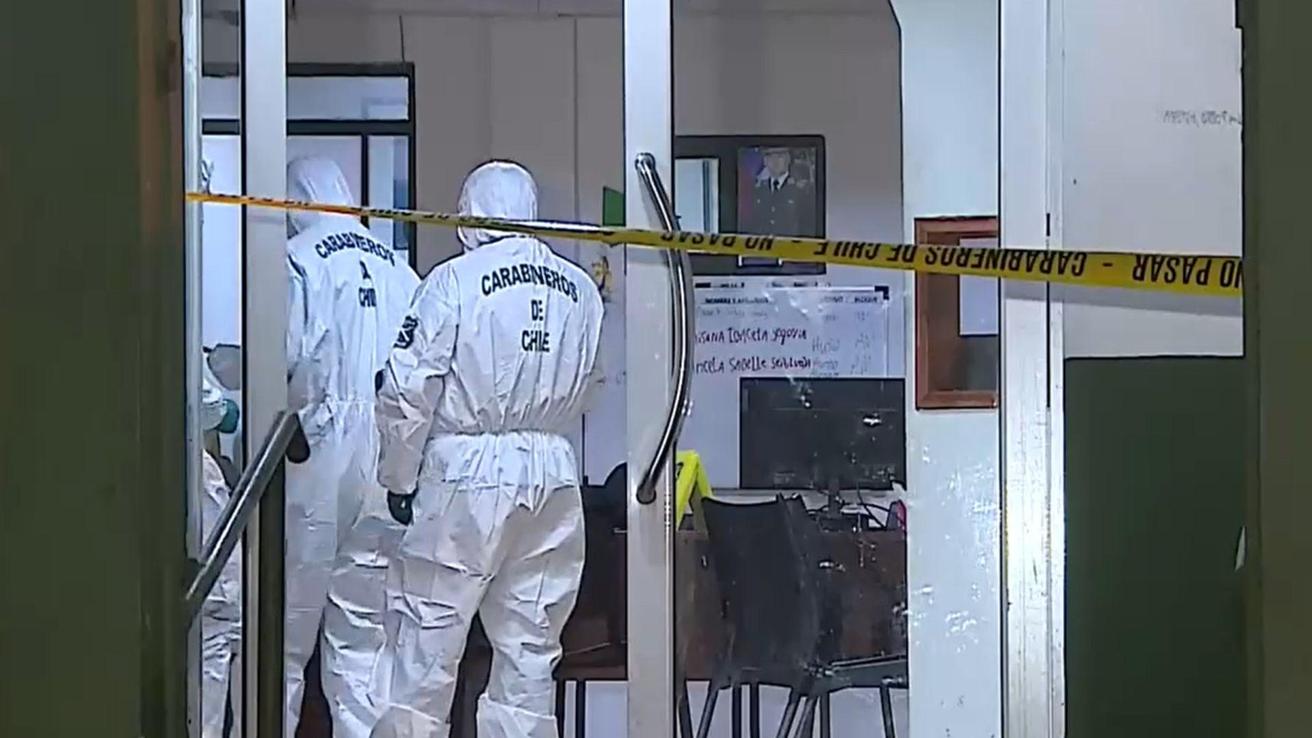 Hombre arrebató arma a carabinero y generó caos en una comisaría en Santiago