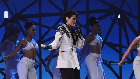 Con un homenaje a Selena Quintanilla: Enzo Ferrada protagonizó obertura de la cuarta noche de Viña 2026