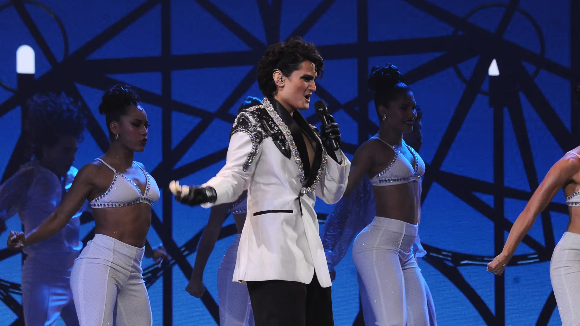 Con un homenaje a Selena Quintanilla: Enzo Ferrada protagonizó obertura de la cuarta noche de Viña 2026