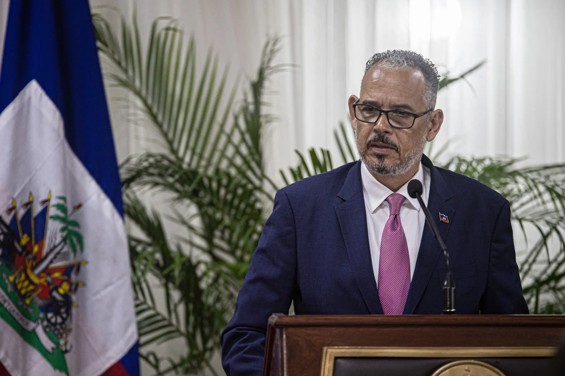 Estados Unidos envía buques de guerra para reforzar el apoyo al nuevo presidente de Haití
