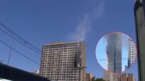 Emergencia por incendio en departamento del piso 15 en edificio de Estación Central moviliza a bomberos