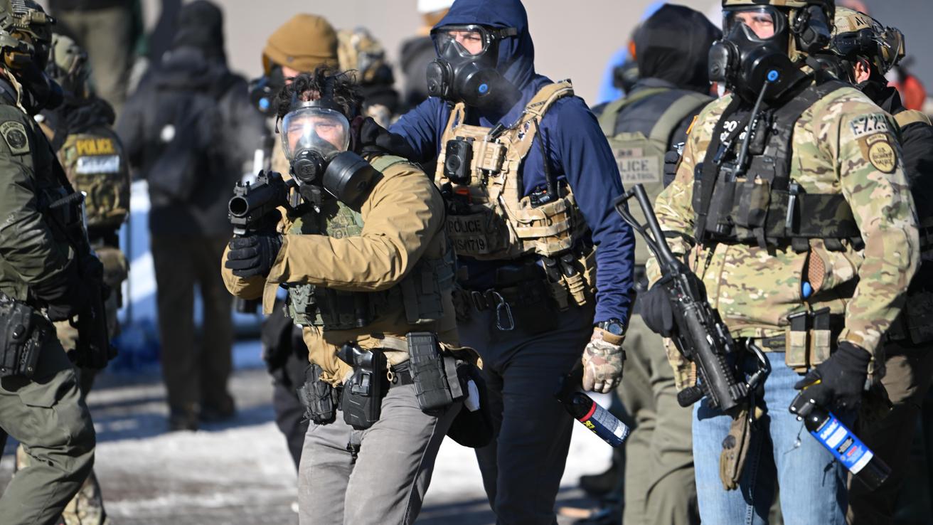 Alcalde de Chicago firma orden para acceder a los registros de las cámaras de agentes de ICE