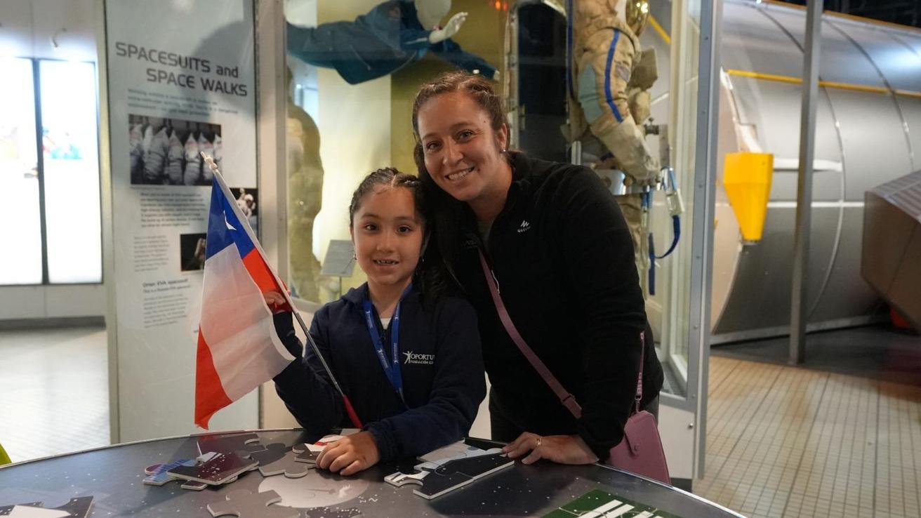 ¡Conoció el Centro Espacial Británico! Joven estudiante de Concepción ganó concurso que llevó a niños chilenos a Inglaterra