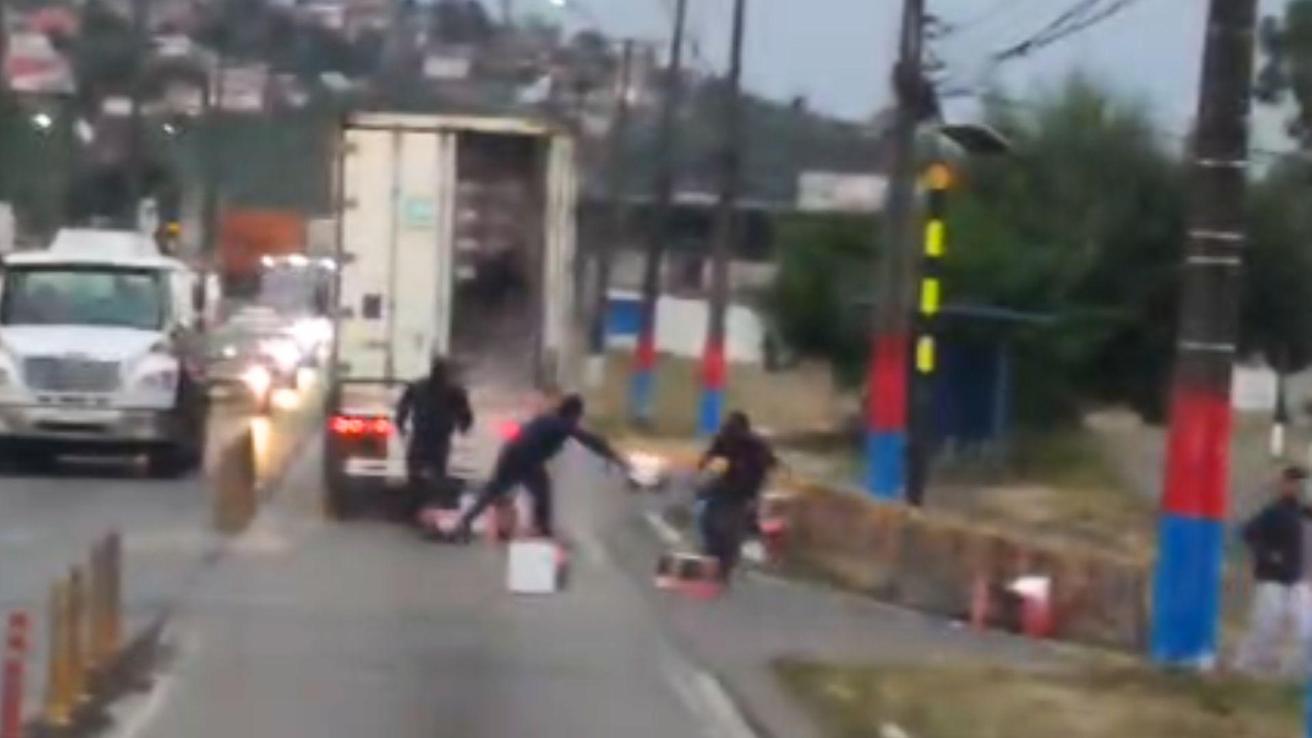 “Gatos 2.0 y más pitucos” lanzan cajas de salmón a plena calle en Talcahuano: reunión clave en GORE Biobío para frenarlos