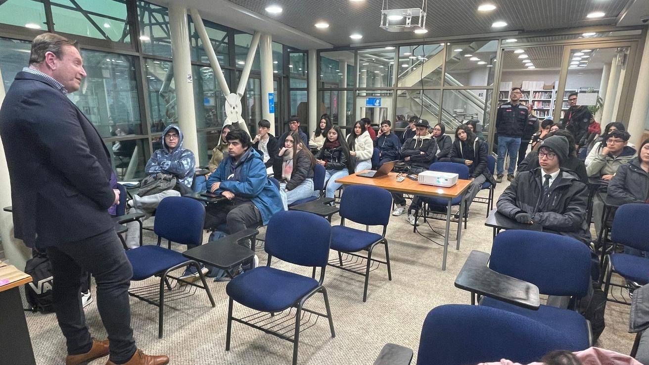 Penco abre postulación a mil becas para la educación superior con una inversión de 100 millones de pesos