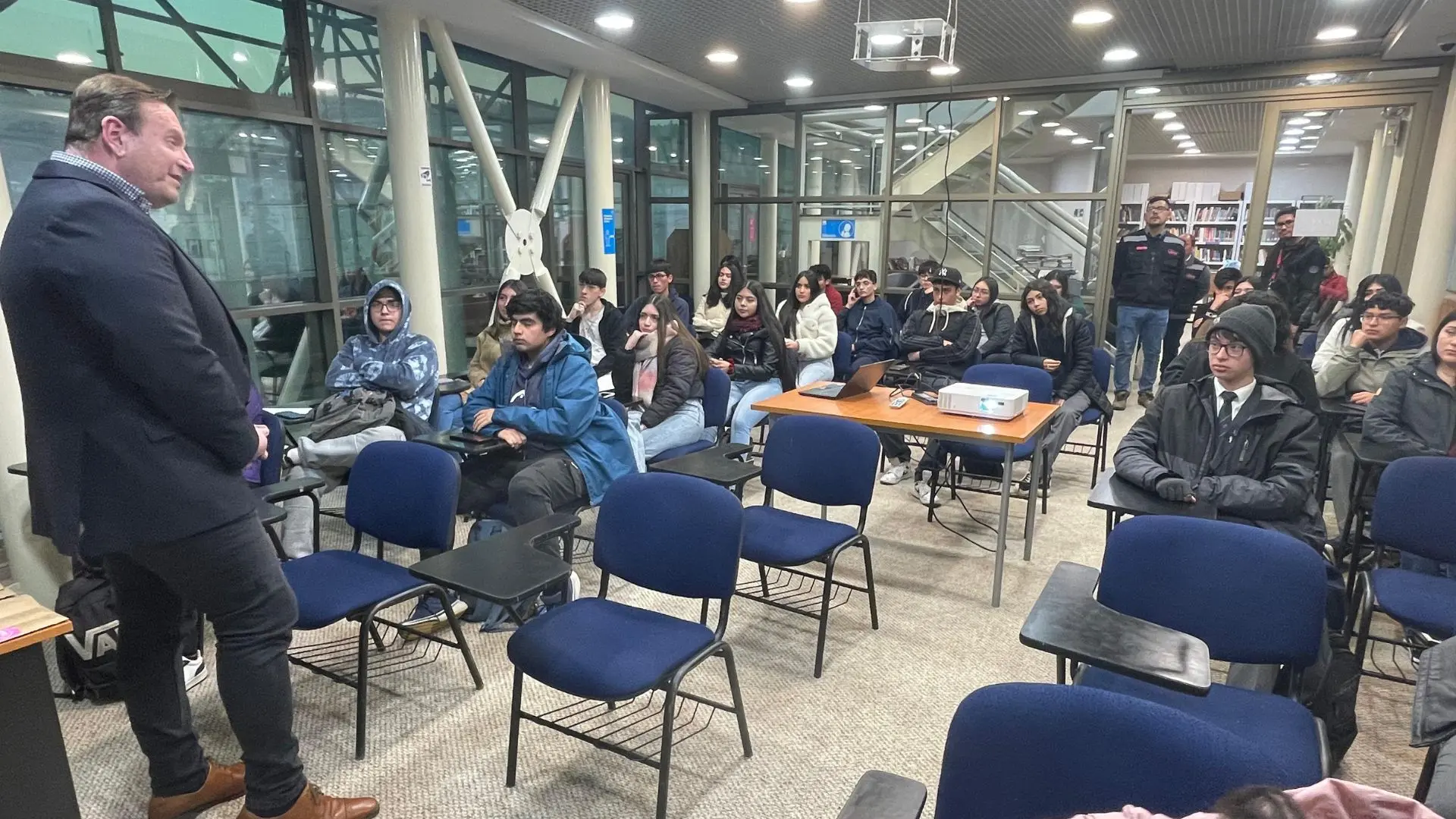 Penco abre postulación a mil becas para la educación superior con una inversión de 100 millones de pesos