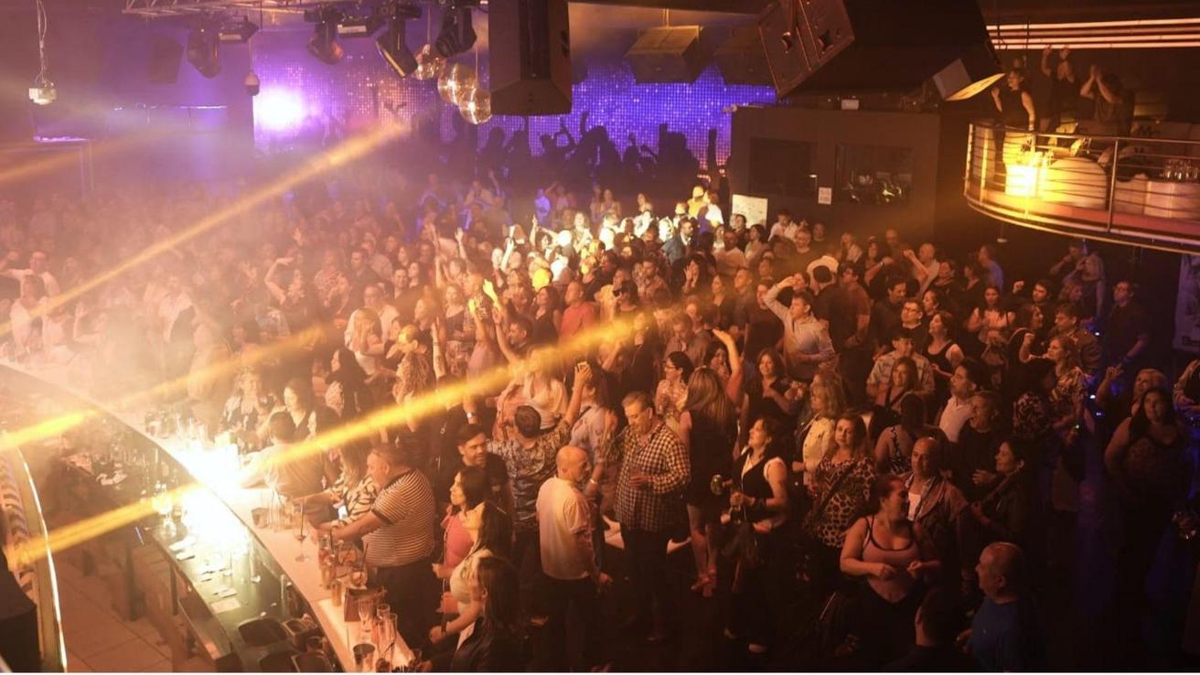 Sigue el verano con entretención segura en Casino MDS Talcahuano: música en vivo, premios y la gran Fiesta 80’s con Jorge Aedo 