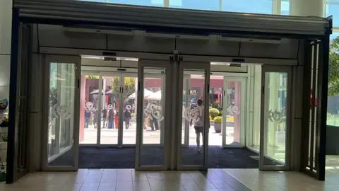 Mallplaza Trébol dijo adiós a las históricas y recordadas puertas de su acceso principal