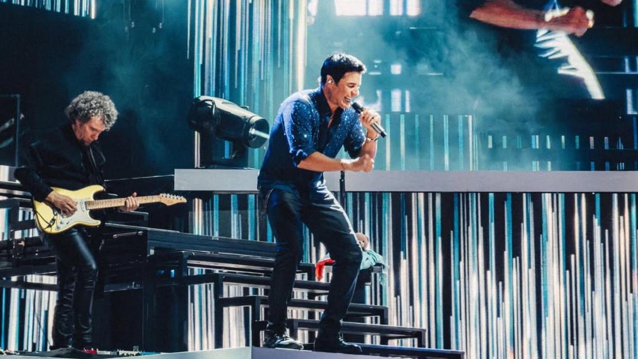 “¿Qué diablos hizo Chayanne?”: Kinesiólogo en Concepción asegura que sus pacientes llegaron “todas molidas” tras el concierto