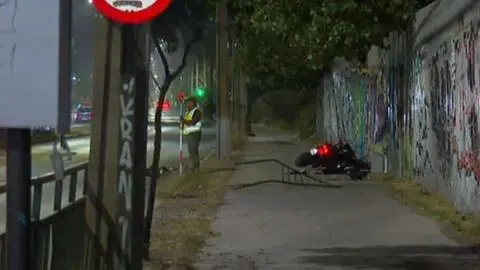 Conductora fallece tras chocar a gran velocidad contra unas barreras de contención en La Pintana