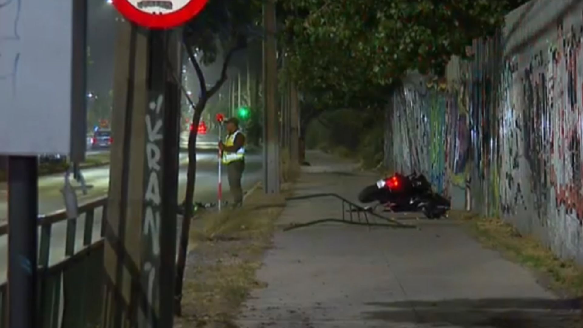 Conductora fallece tras chocar a gran velocidad contra unas barreras de contención en La Pintana
