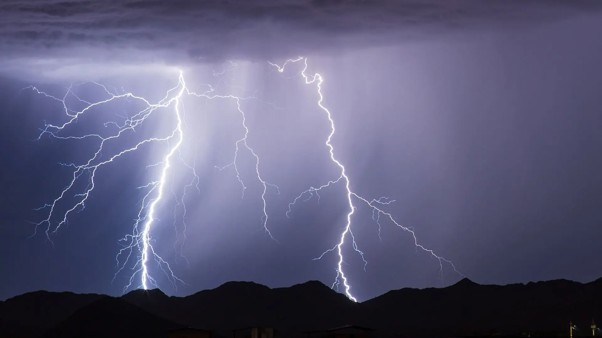 Tormentas eléctricas podrían llegar al Biobío y La Araucanía este domingo 5 de abril